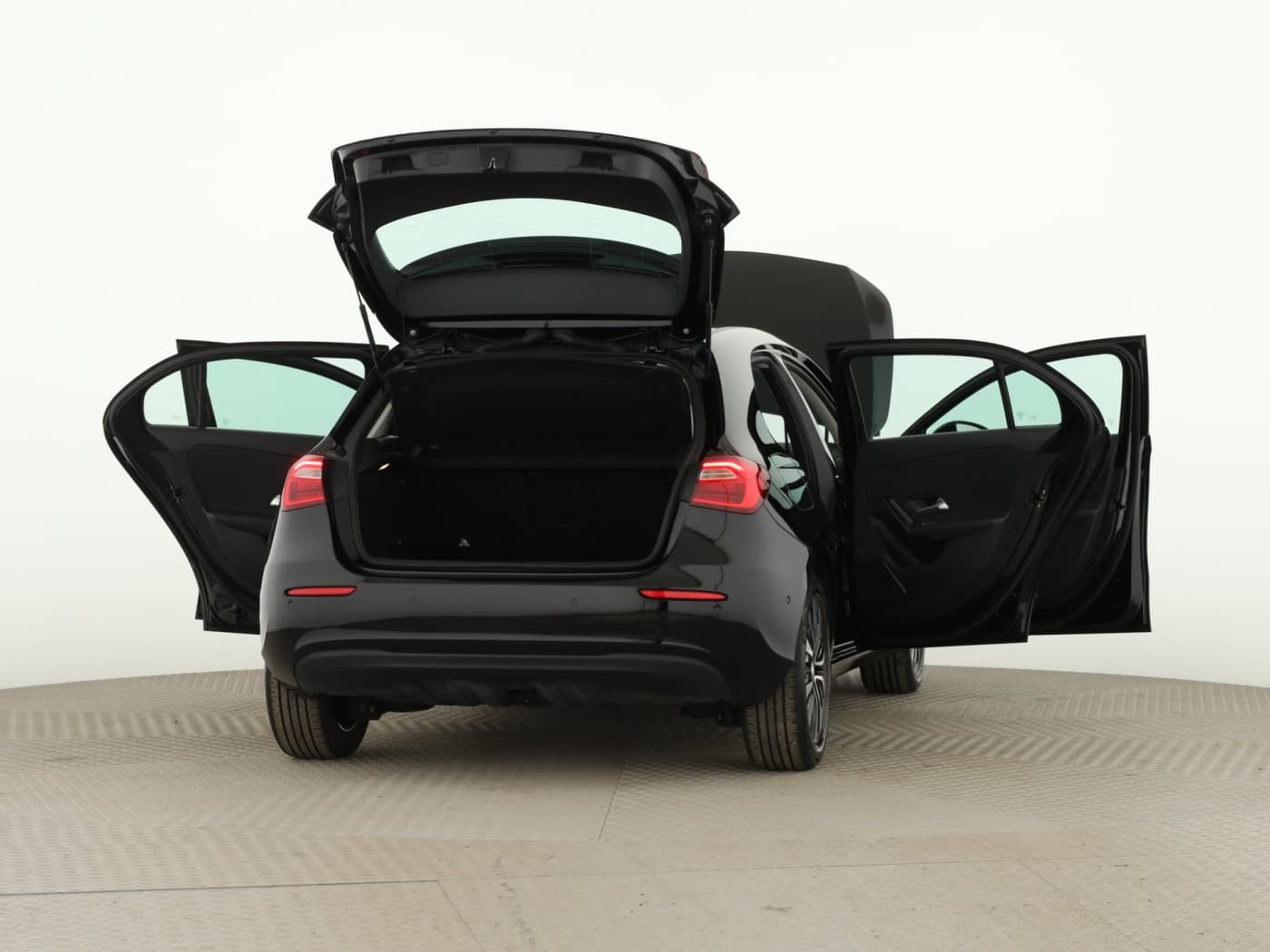 Mercedes-Benz A 250 e Bild 9