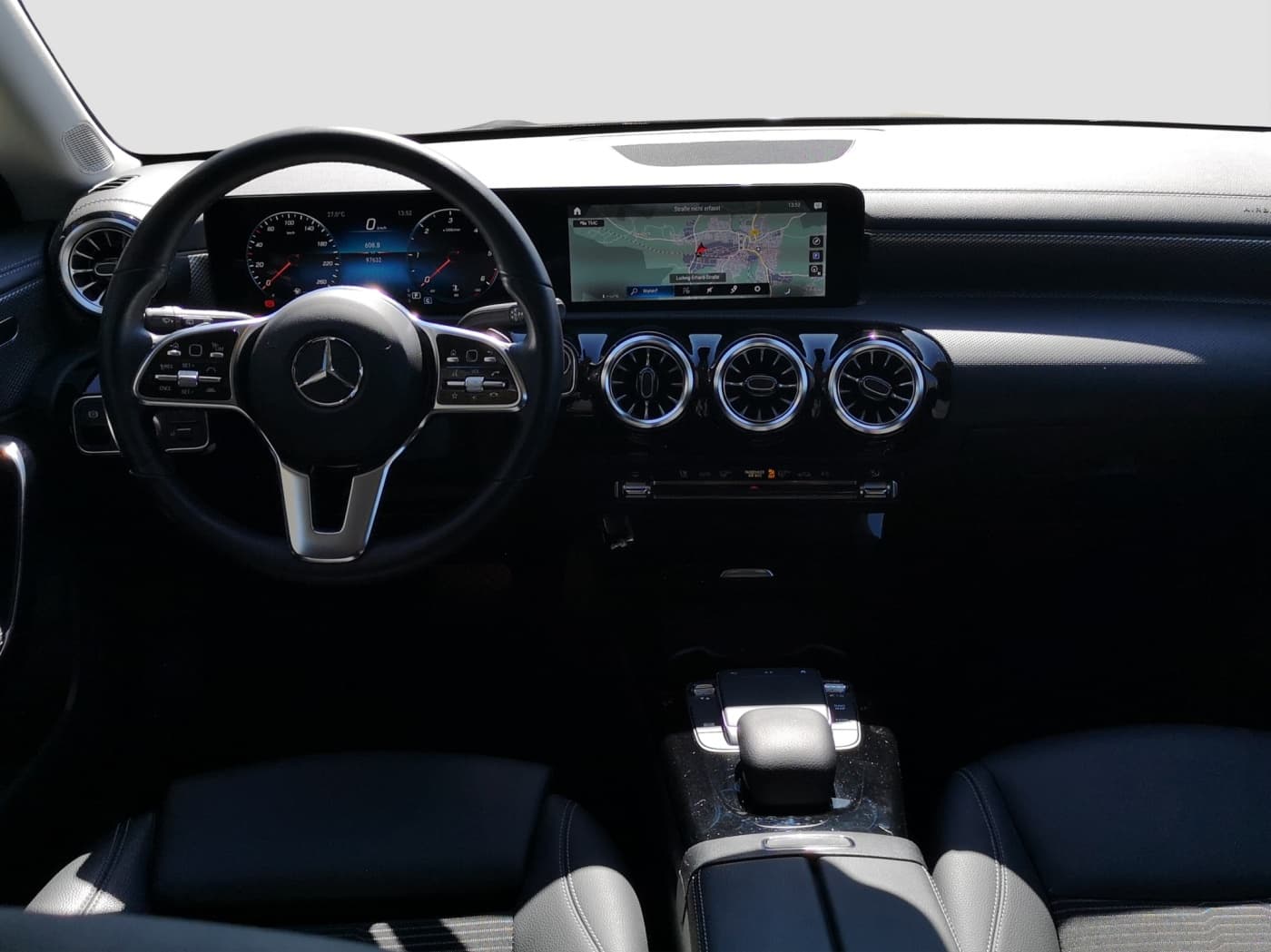 Mercedes-Benz CLA 200 d SB Bild 9