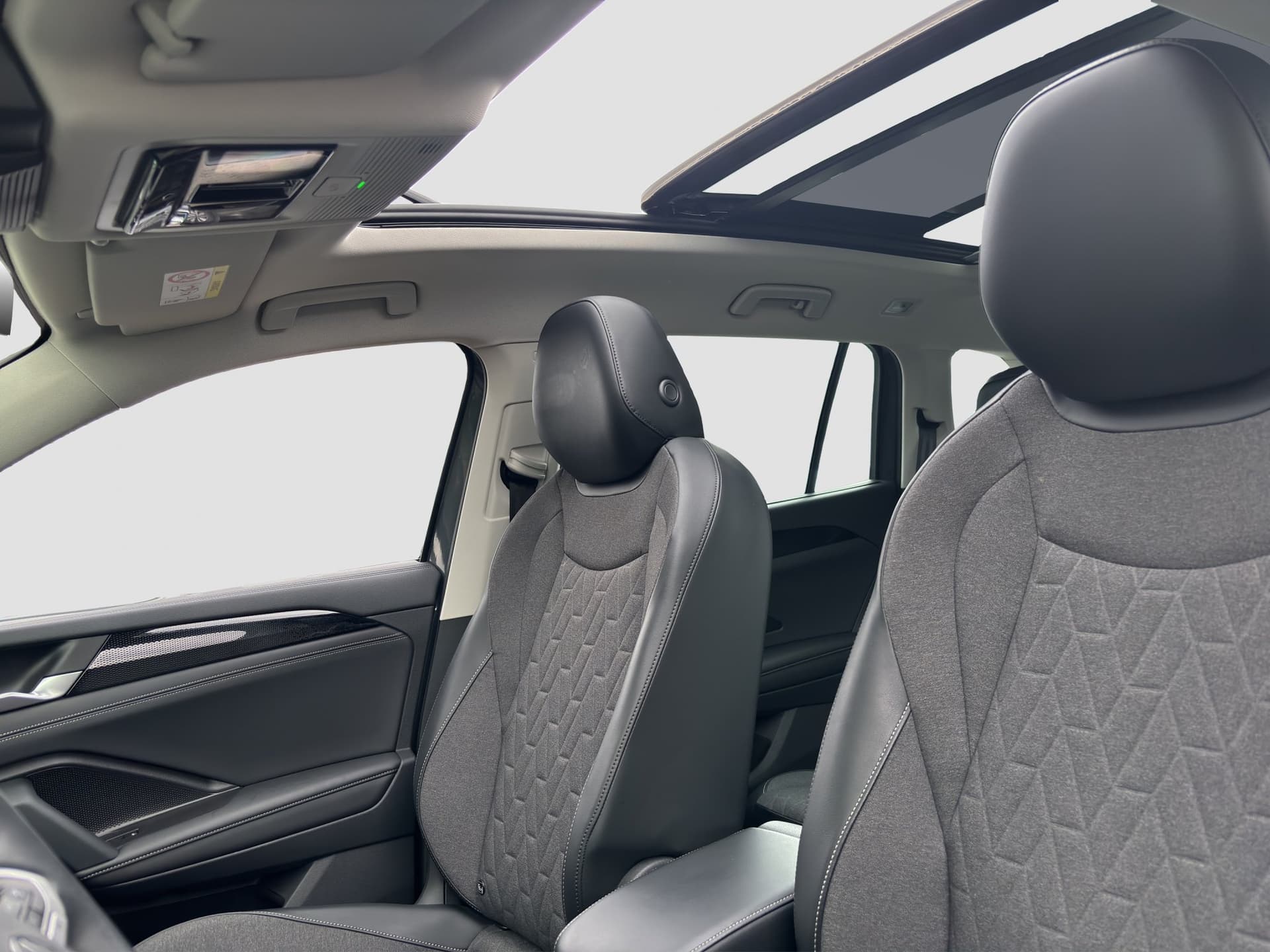Volkswagen Tayron Life 1.5 eHybrid 150kW AHK Panoramadach Kamera Bild 12