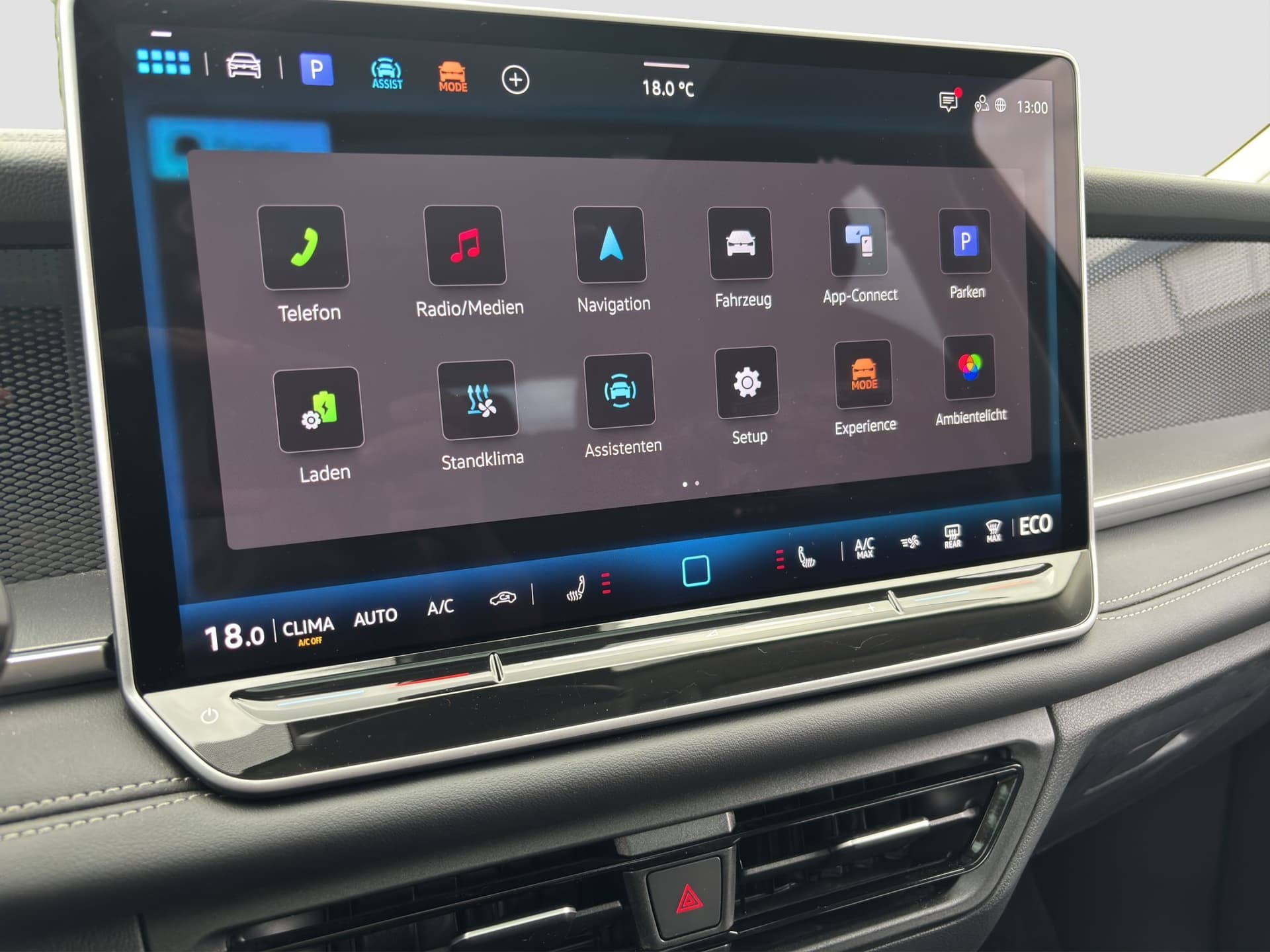 Volkswagen Tayron Life 1.5 eHybrid 150kW AHK Panoramadach Kamera Bild 9
