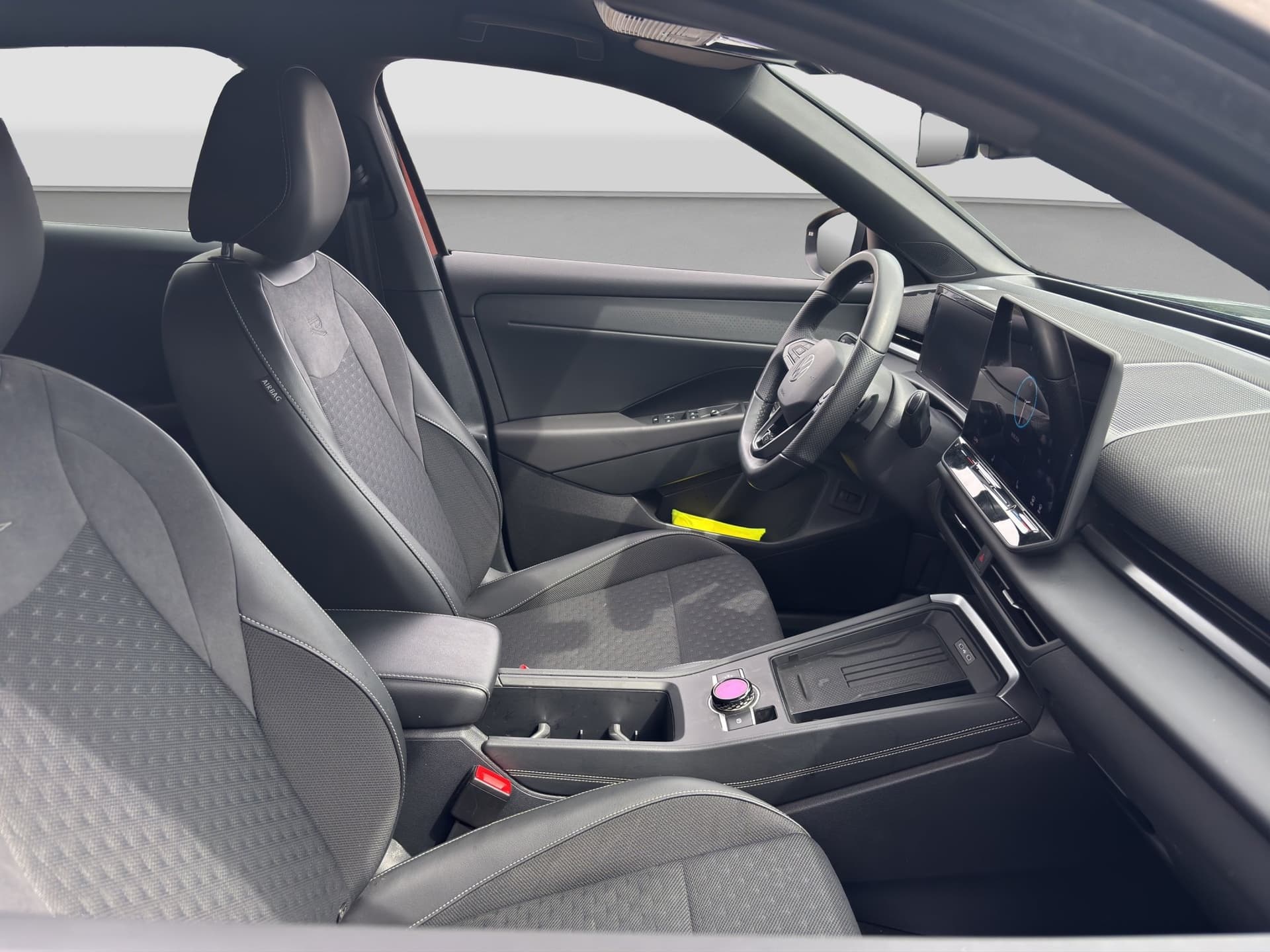 Volkswagen T-Roc R-Line 1.5 l eTSI OPF DSG Bild 13