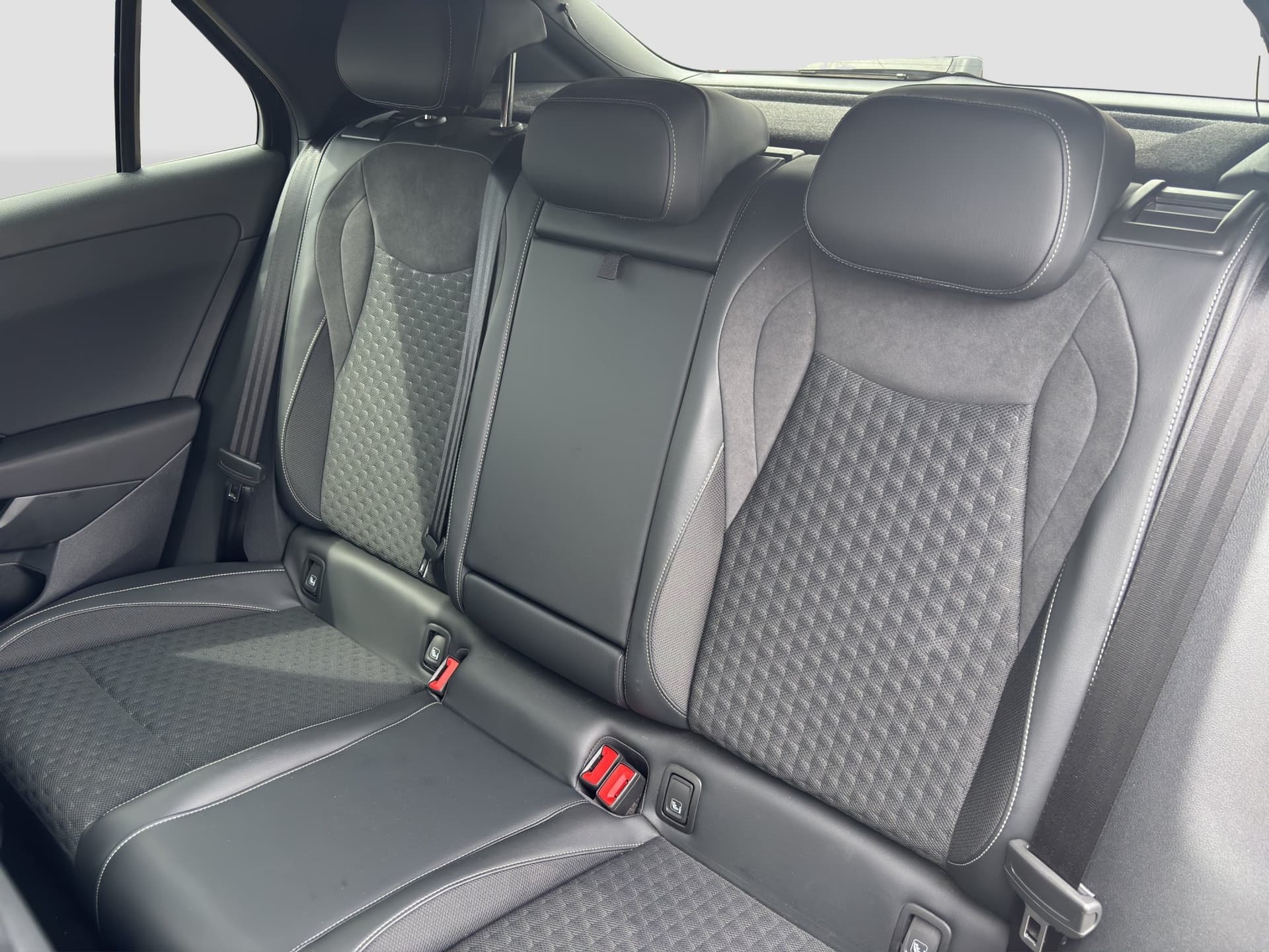 Volkswagen T-Roc R-Line 1.5 l eTSI OPF DSG Bild 14