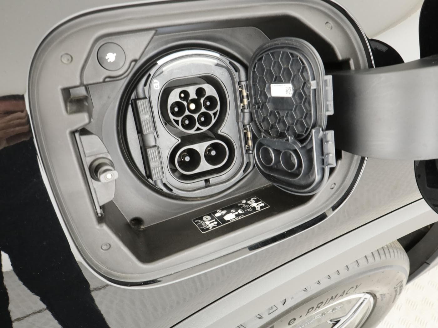 Mercedes-Benz EQB 300 4M Bild 24