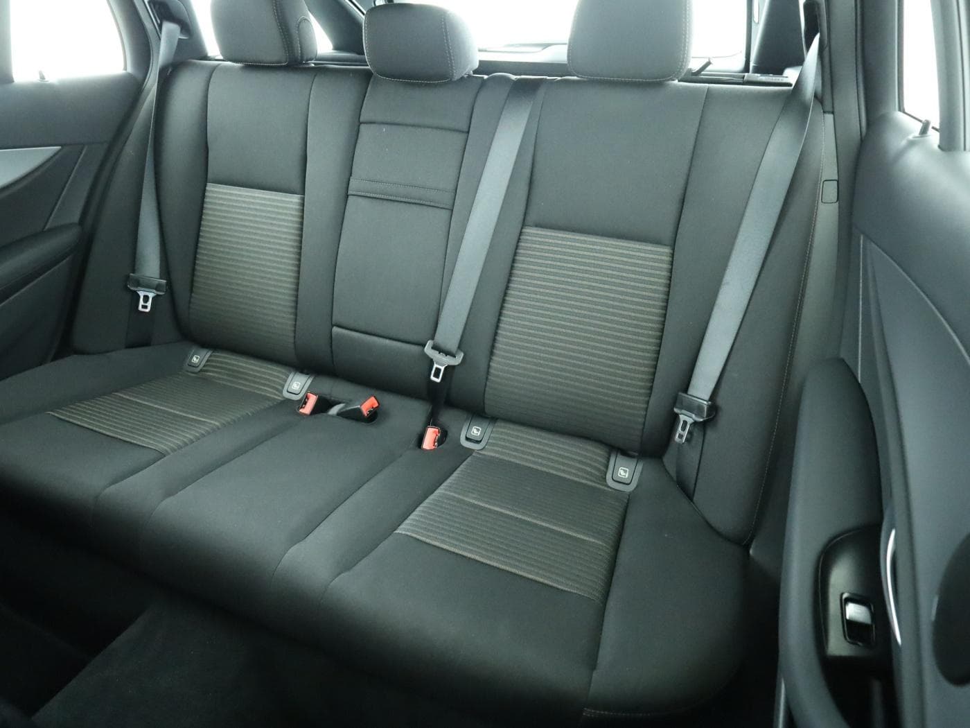 Mercedes-Benz E 220 d T Bild 18