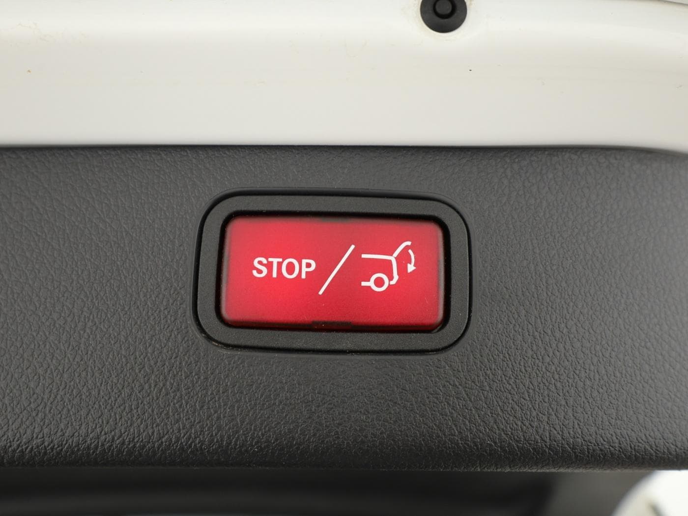 Mercedes-Benz C 300 e T Bild 26