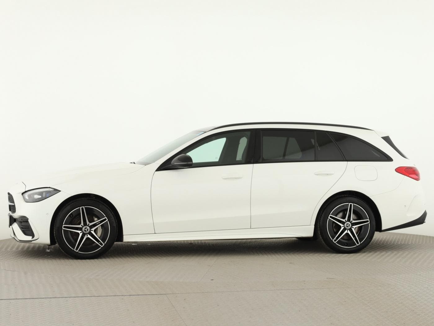 Mercedes-Benz C 300 e T Bild 7