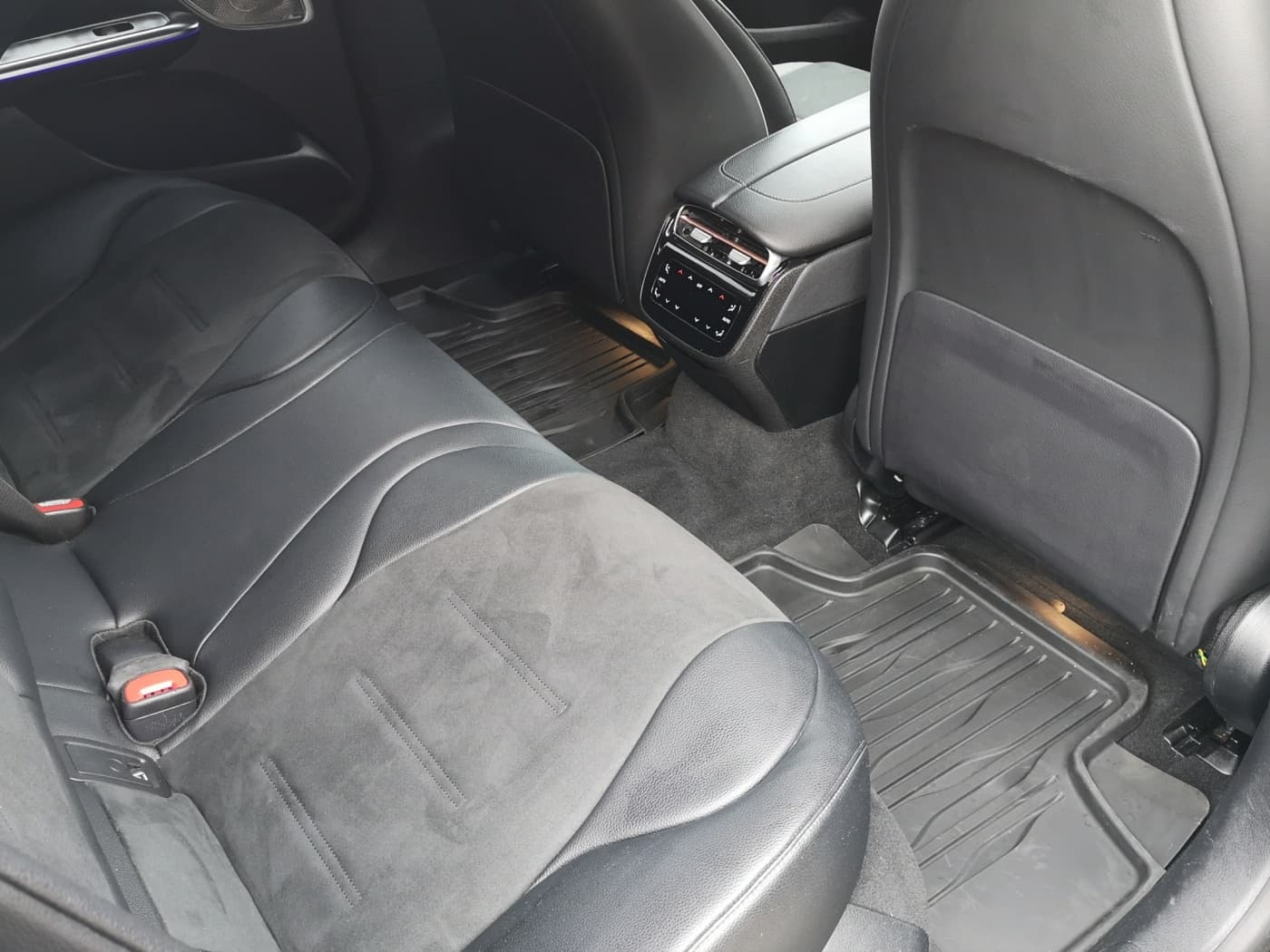 Mercedes-Benz EQE 350 4M Bild 16