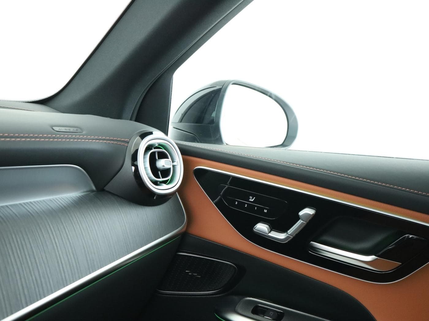 Mercedes-Benz GLC 300 e 4MATIC mit EQ Hybrid Technologie Bild 16