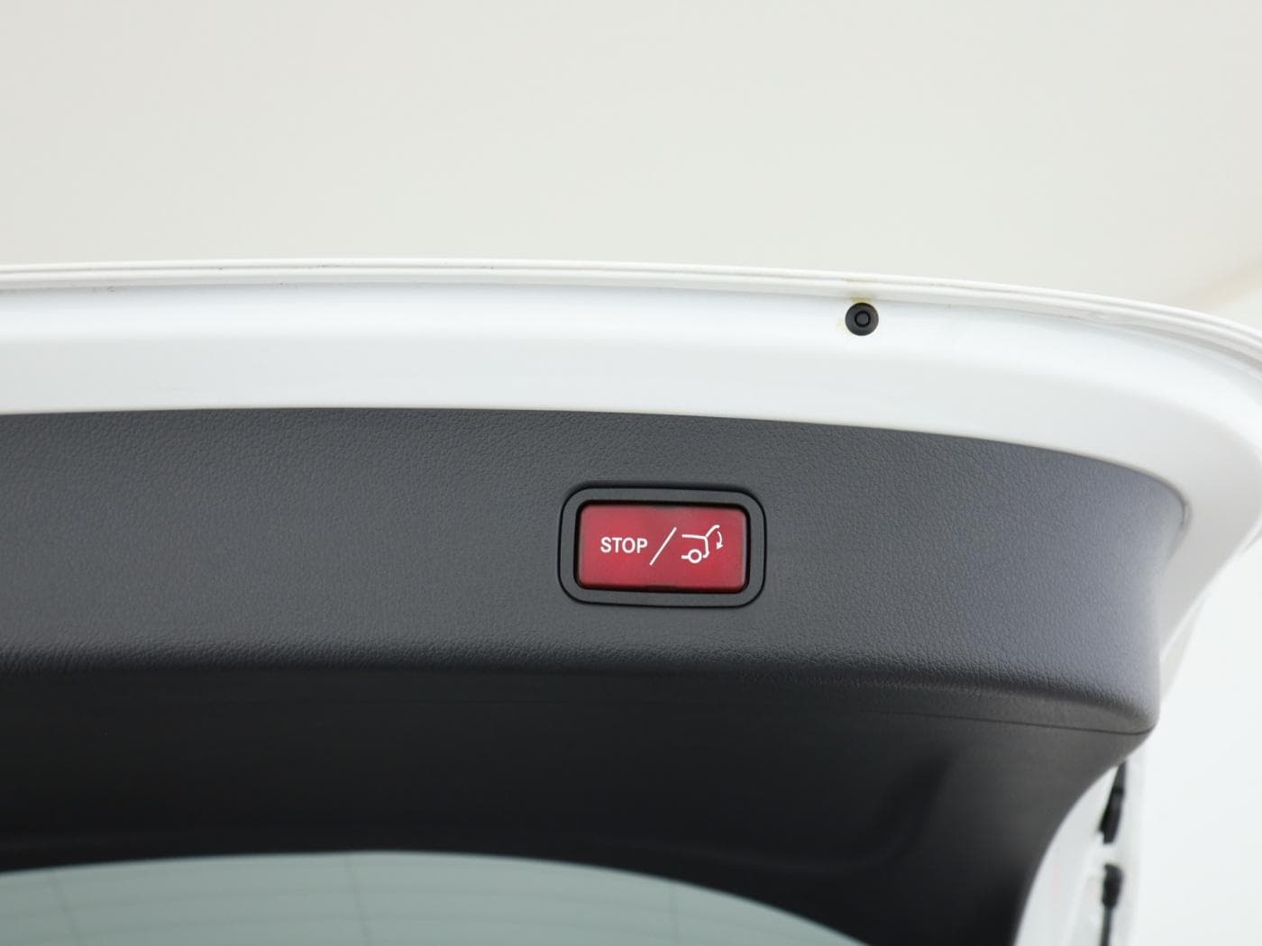 Mercedes-Benz GLC 300 e 4MATIC mit EQ Hybrid Technologie Bild 25