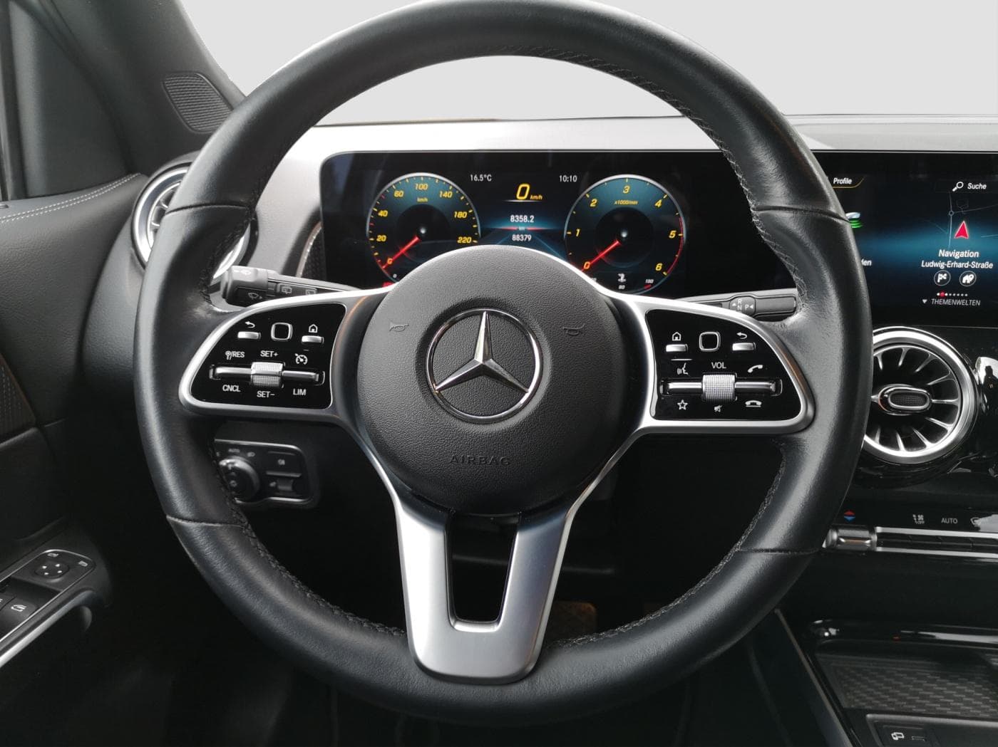 Mercedes-Benz GLB 220 d Bild 10