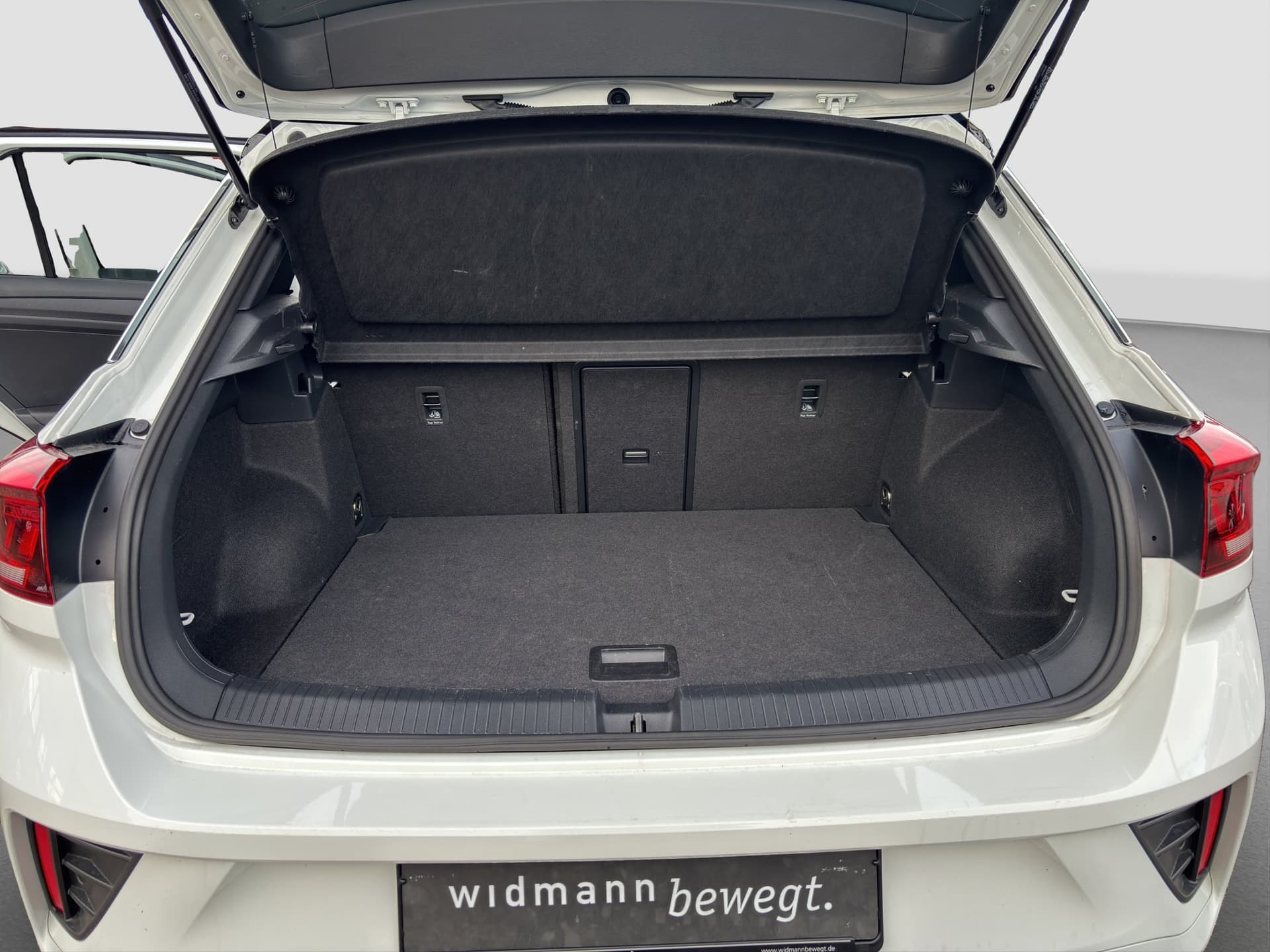 Volkswagen T-Roc R-Line 1.5 TSI 150 PS DSG AHK NAVI ACC Bild 16