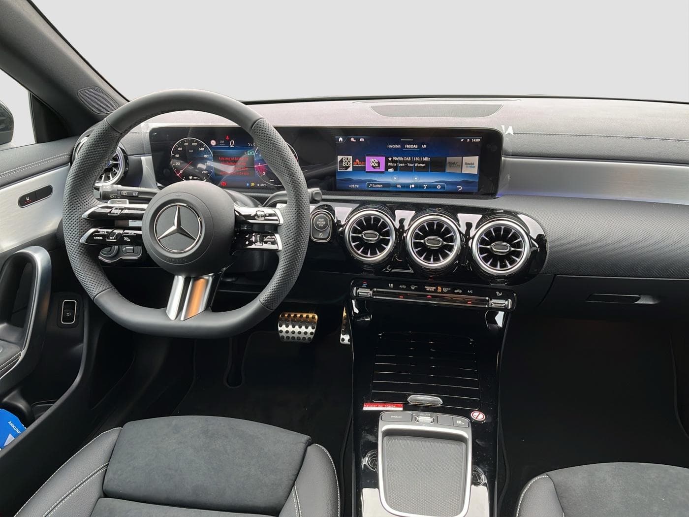 Mercedes-Benz CLA 200 Shooting Brake Bild 9