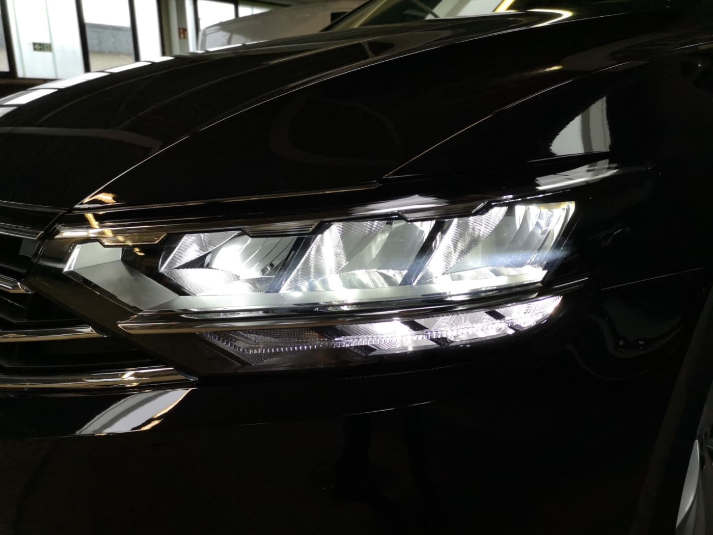 Volkswagen Passat Variant Business 2.0 l TDI DSG Bild 16