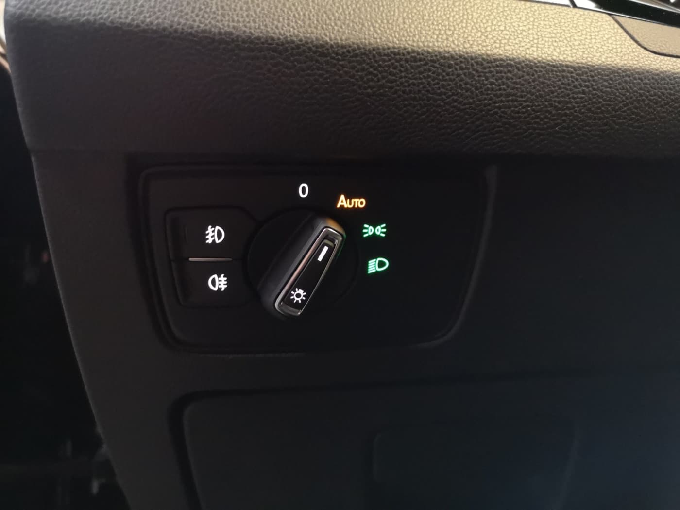 Volkswagen Passat Variant Business 2.0 l TDI DSG Bild 20