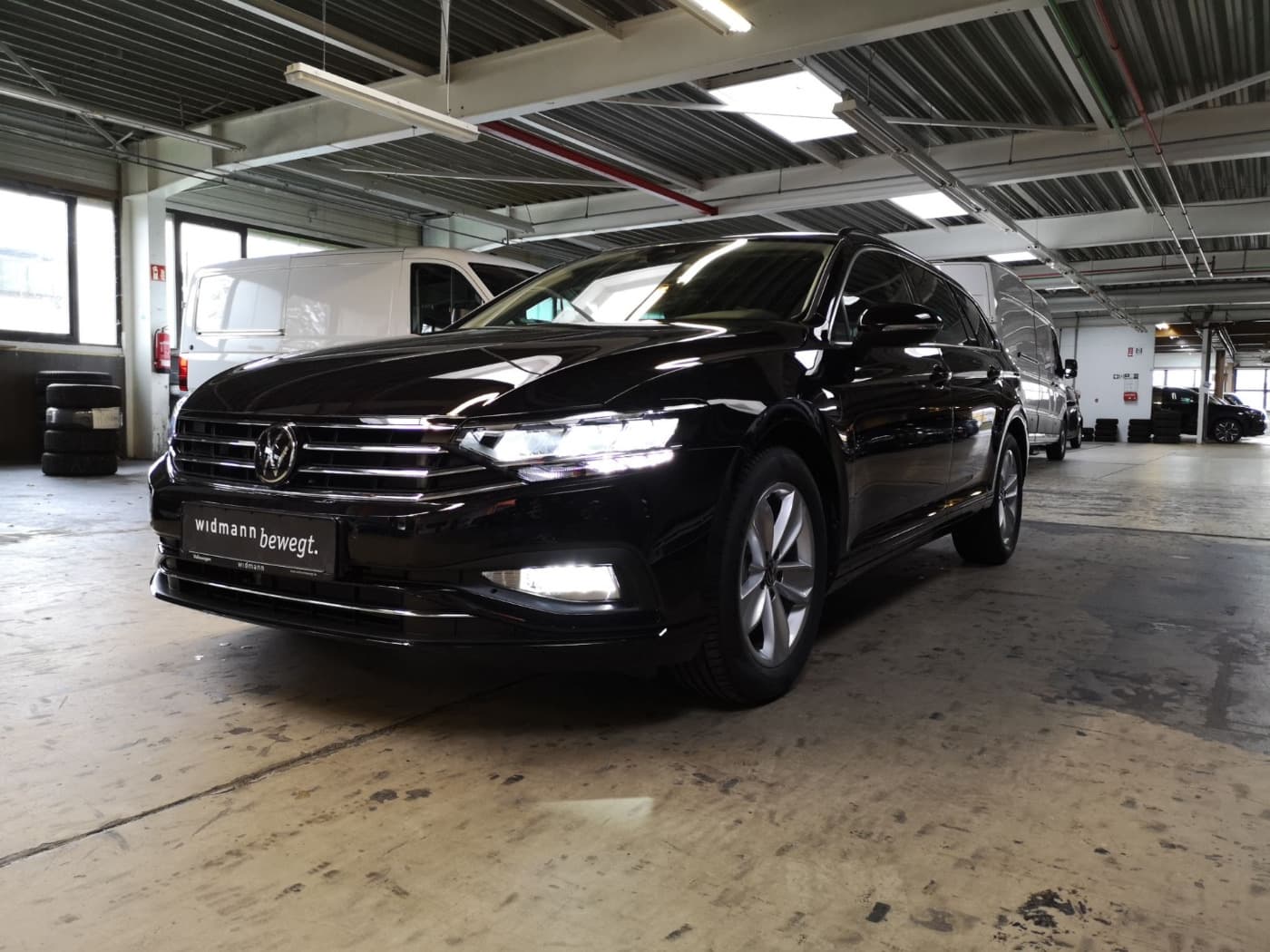 Volkswagen Passat Variant Business 2.0 l TDI DSG Bild 23