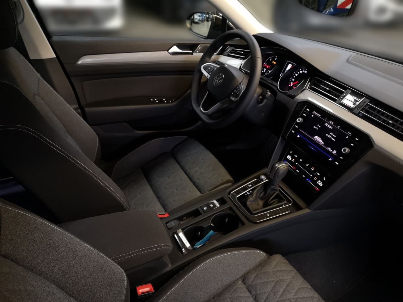 Volkswagen Passat Variant Business 2.0 l TDI DSG Bild 8