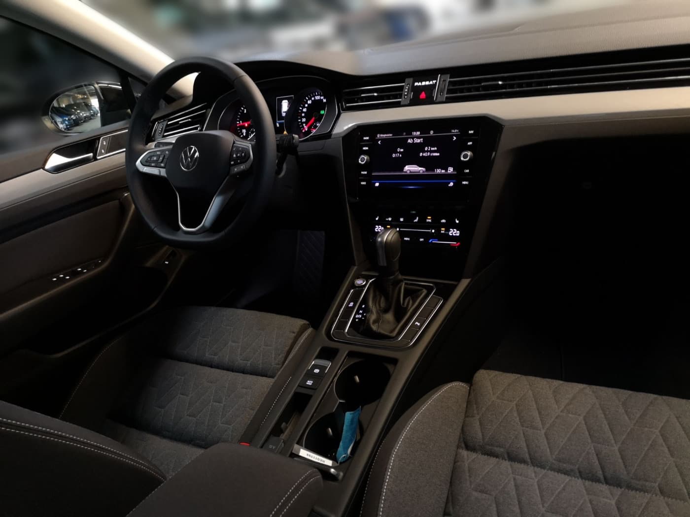 Volkswagen Passat Variant Business 2.0 l TDI DSG Bild 9