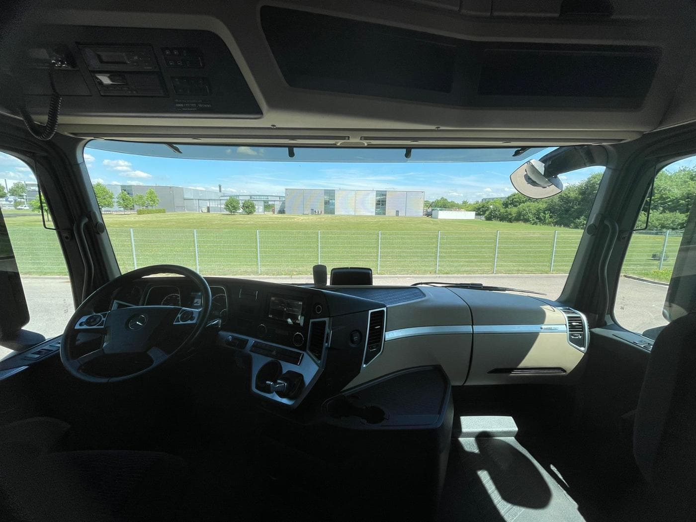 Mercedes-Benz Actros 1851 LS BigSpace Bild 18