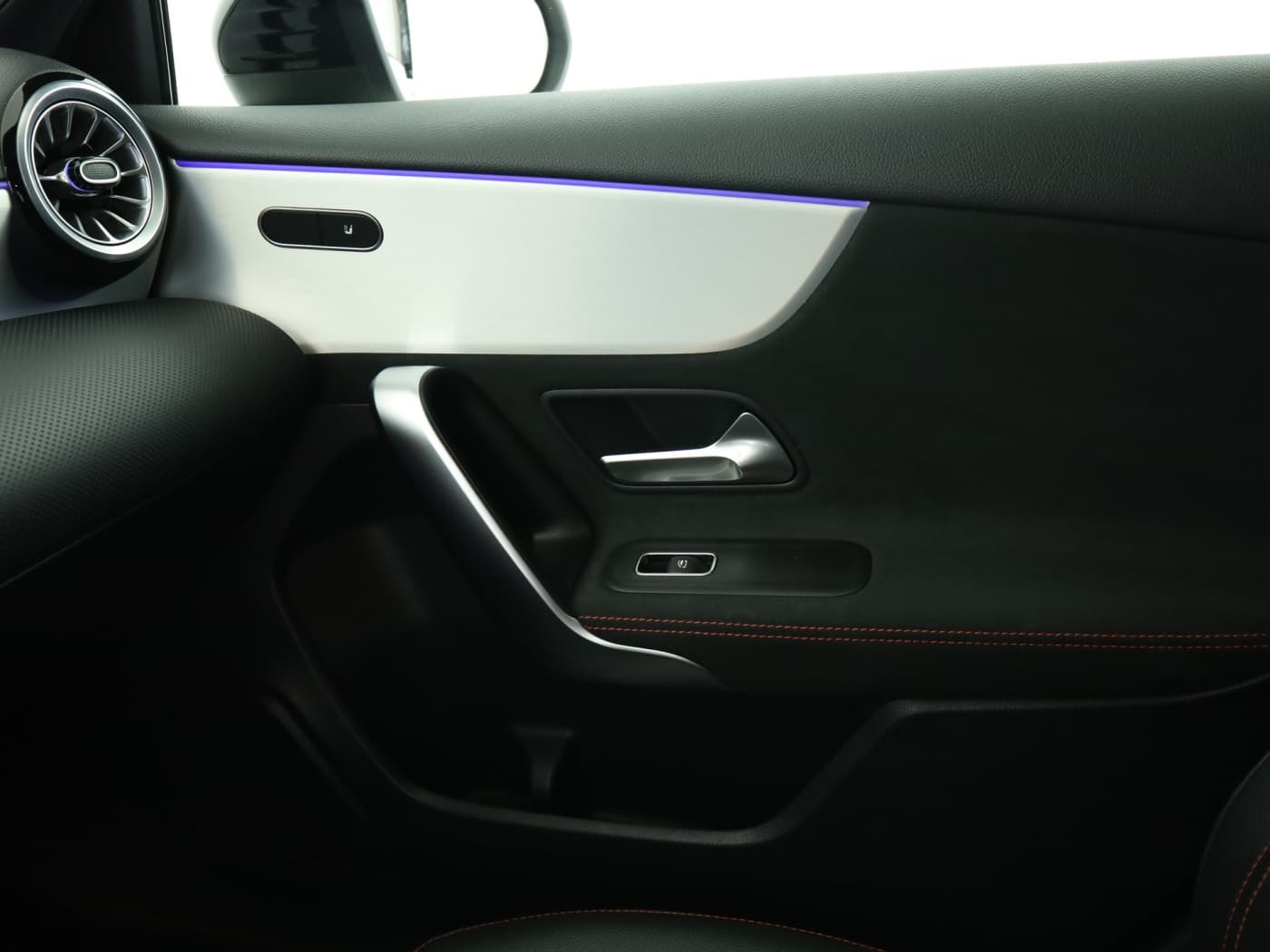 Mercedes-Benz A 250 e Bild 16