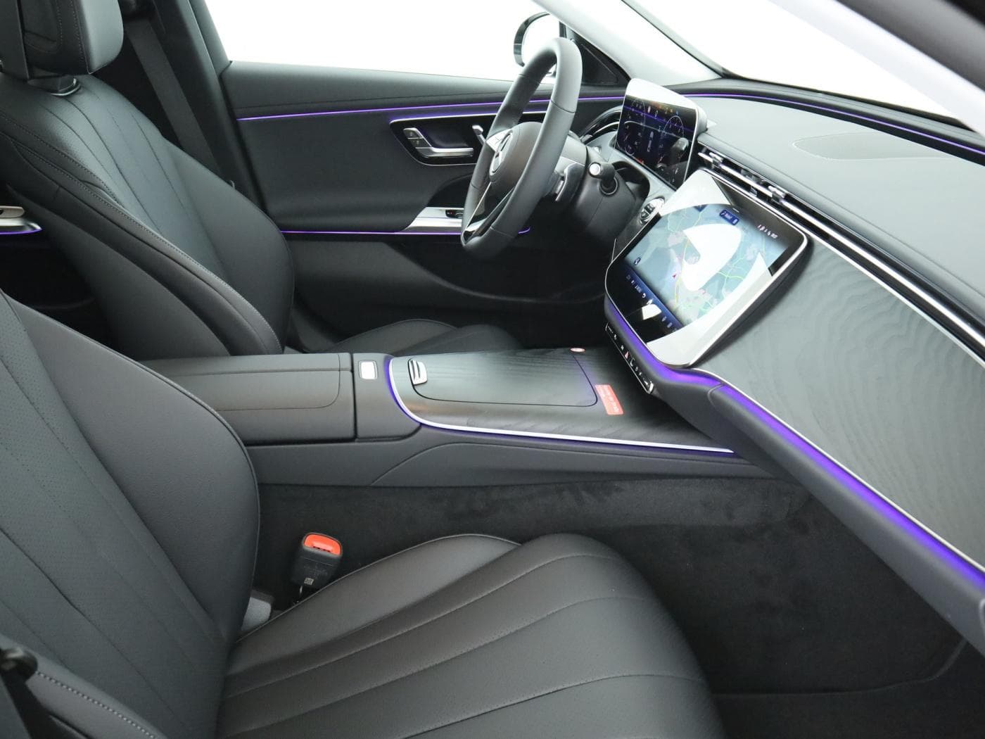 Mercedes-Benz E 200 Limousine Bild 17