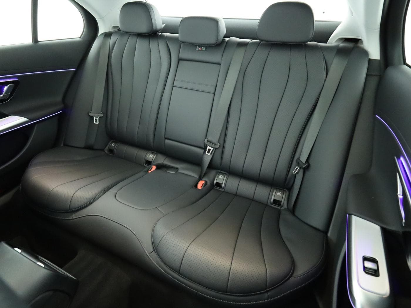 Mercedes-Benz E 200 Limousine Bild 18