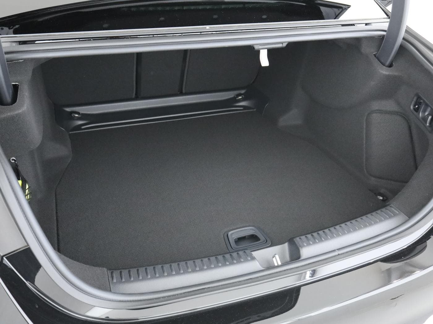 Mercedes-Benz E 200 Limousine Bild 23