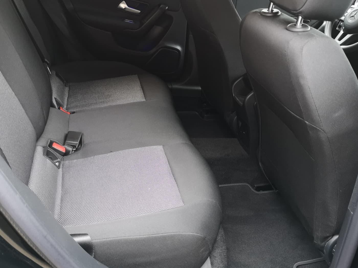 Mercedes-Benz CLA 180 d SB Bild 16