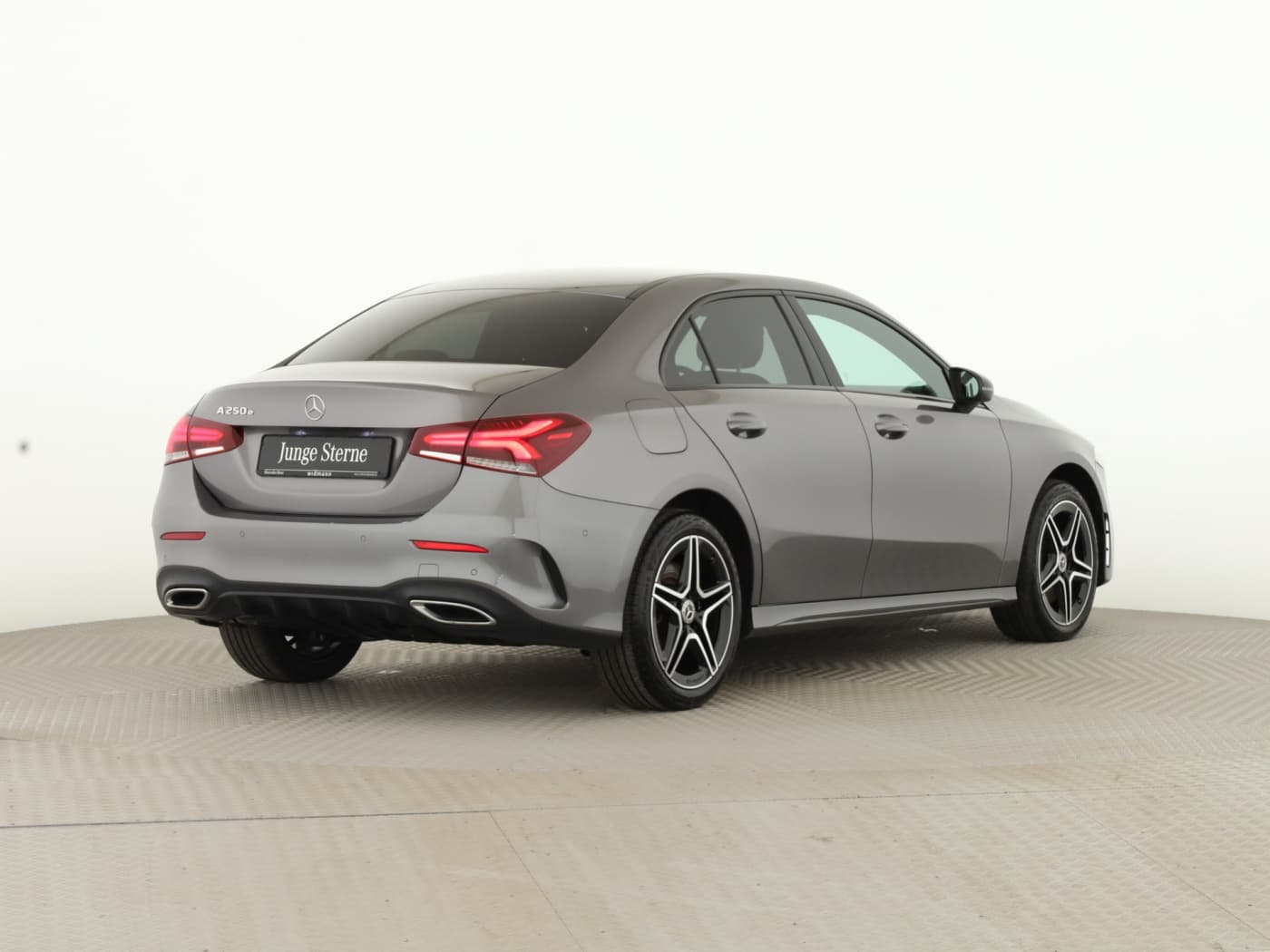 Mercedes-Benz A 250 e Lim Bild 6