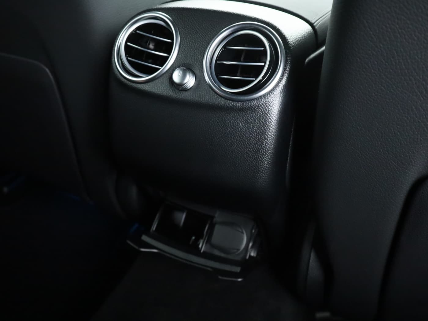 Mercedes-Benz EQC 400 4M Bild 23