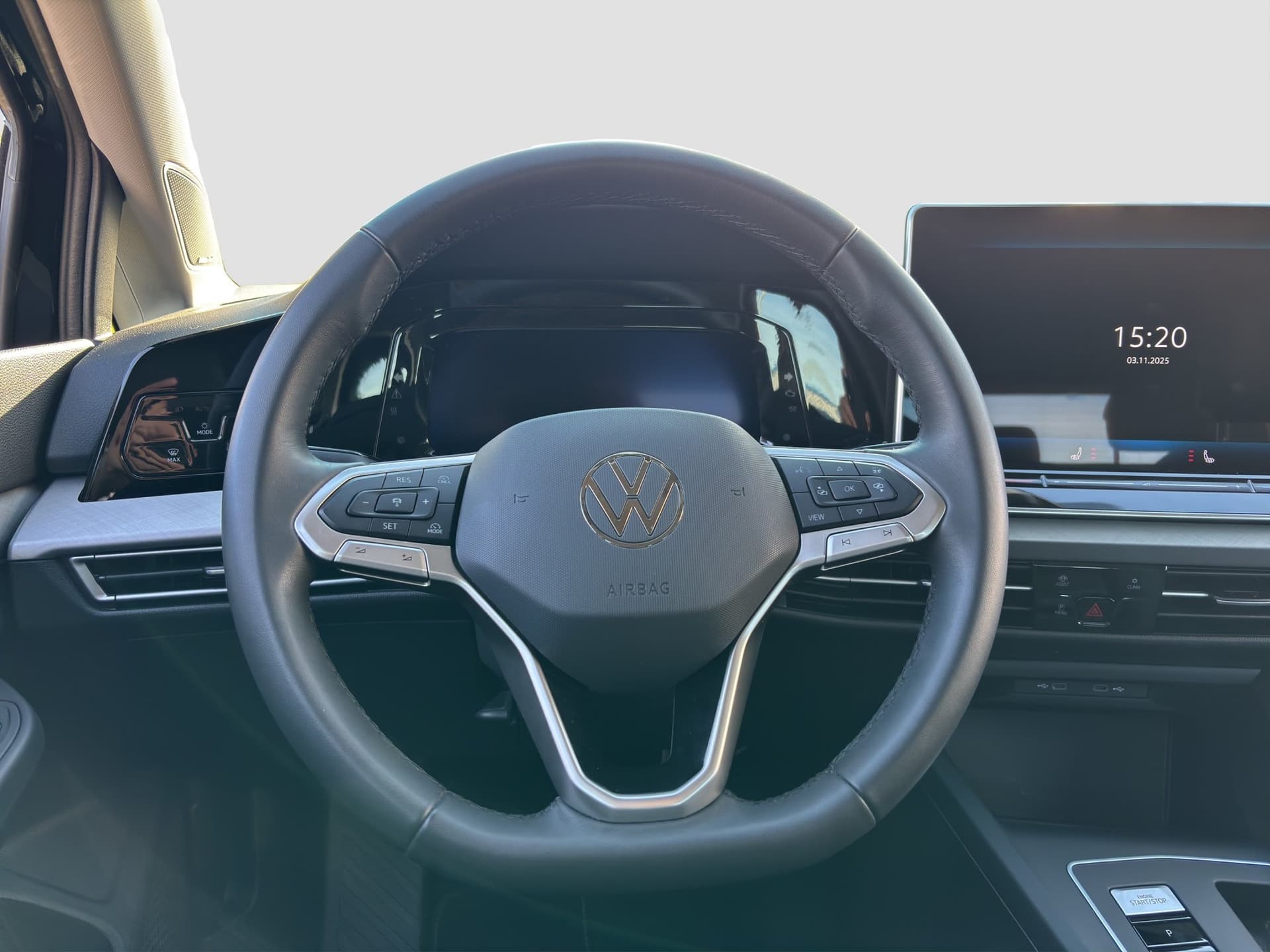 Volkswagen Golf Life 1.5 eTSI 115 PS DSG ACC Harman Kardon Bild 10