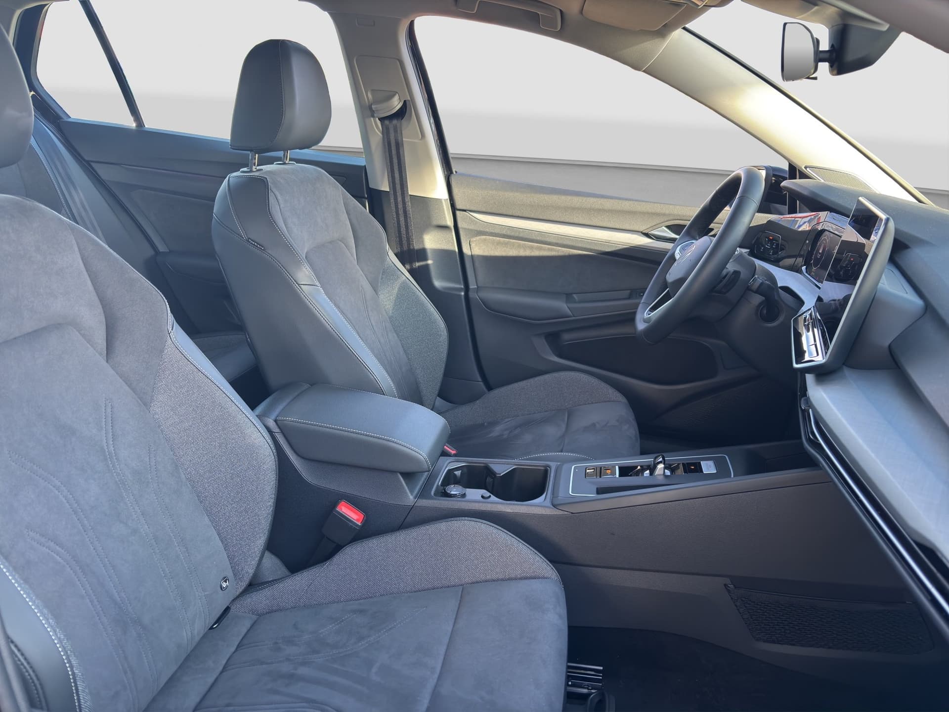 Volkswagen Golf Life 1.5 eTSI 115 PS DSG ACC Harman Kardon Bild 13