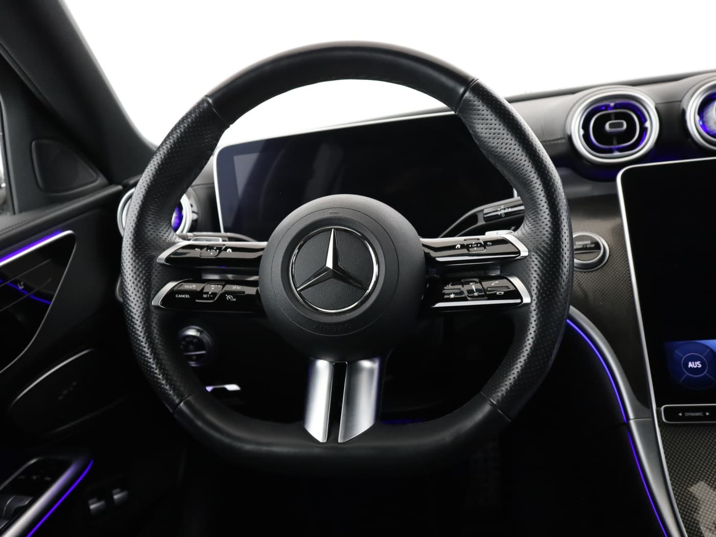 Mercedes-Benz C 300 e T Bild 11