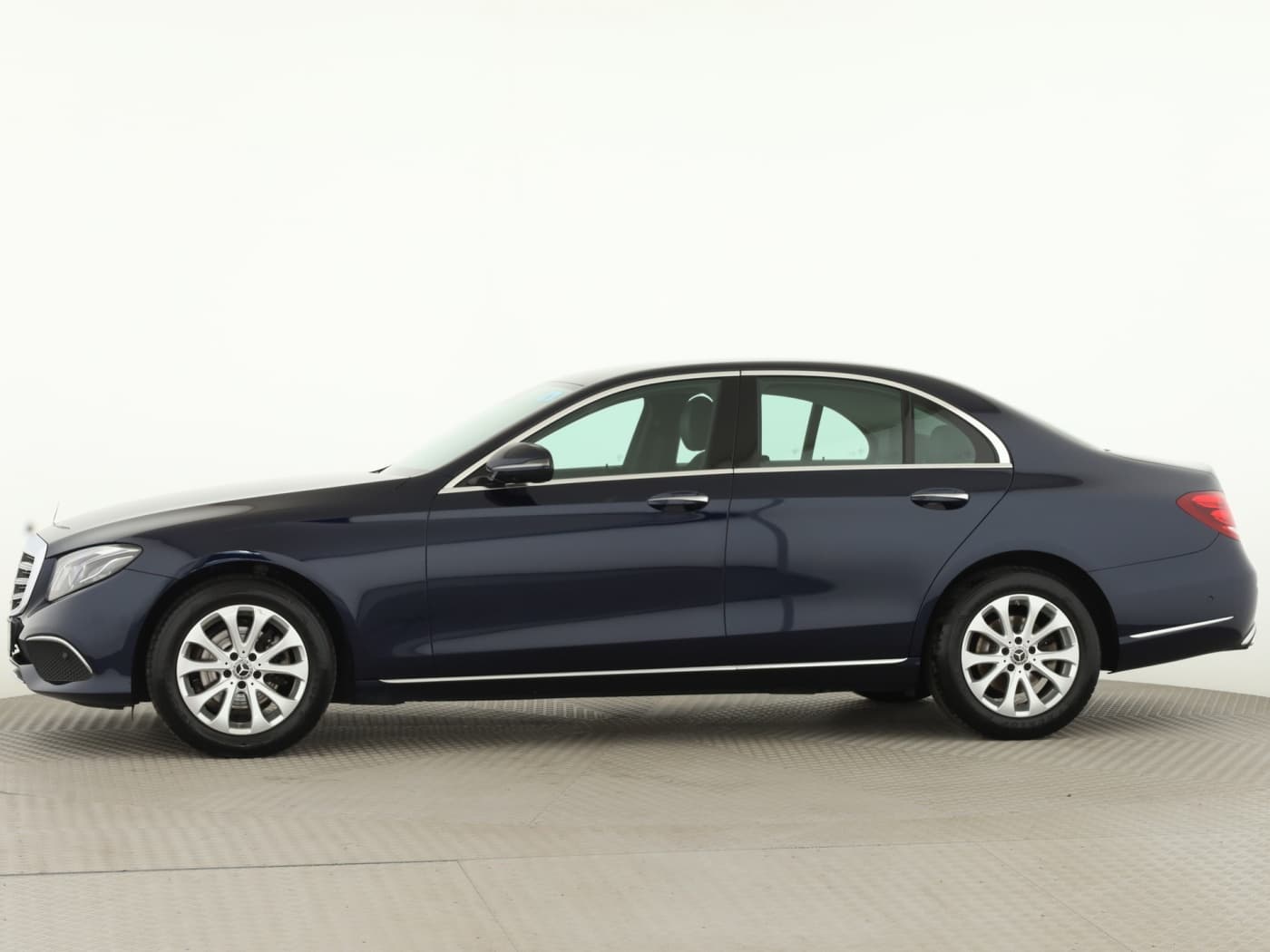Mercedes-Benz E 200 Bild 7
