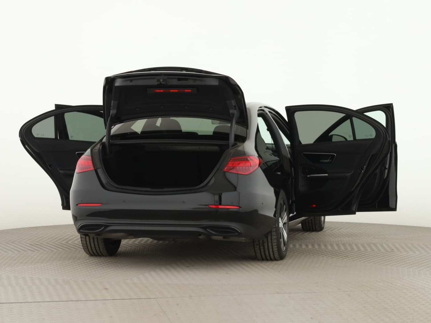 Mercedes-Benz C 300 e Bild 9