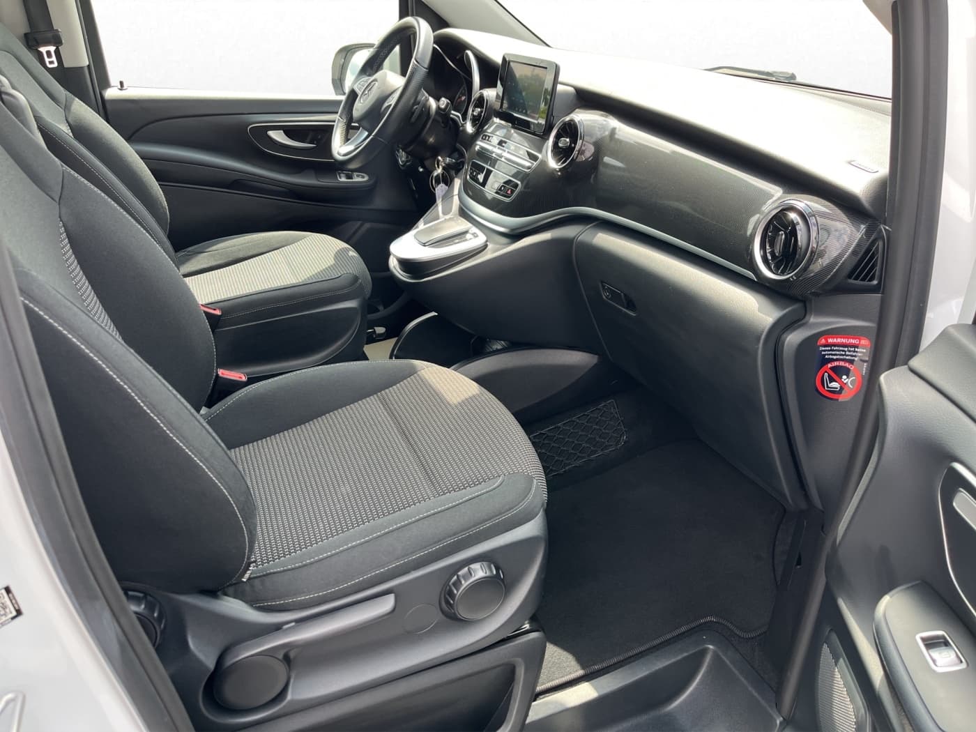 Mercedes-Benz V 220 d RISE Bild 14