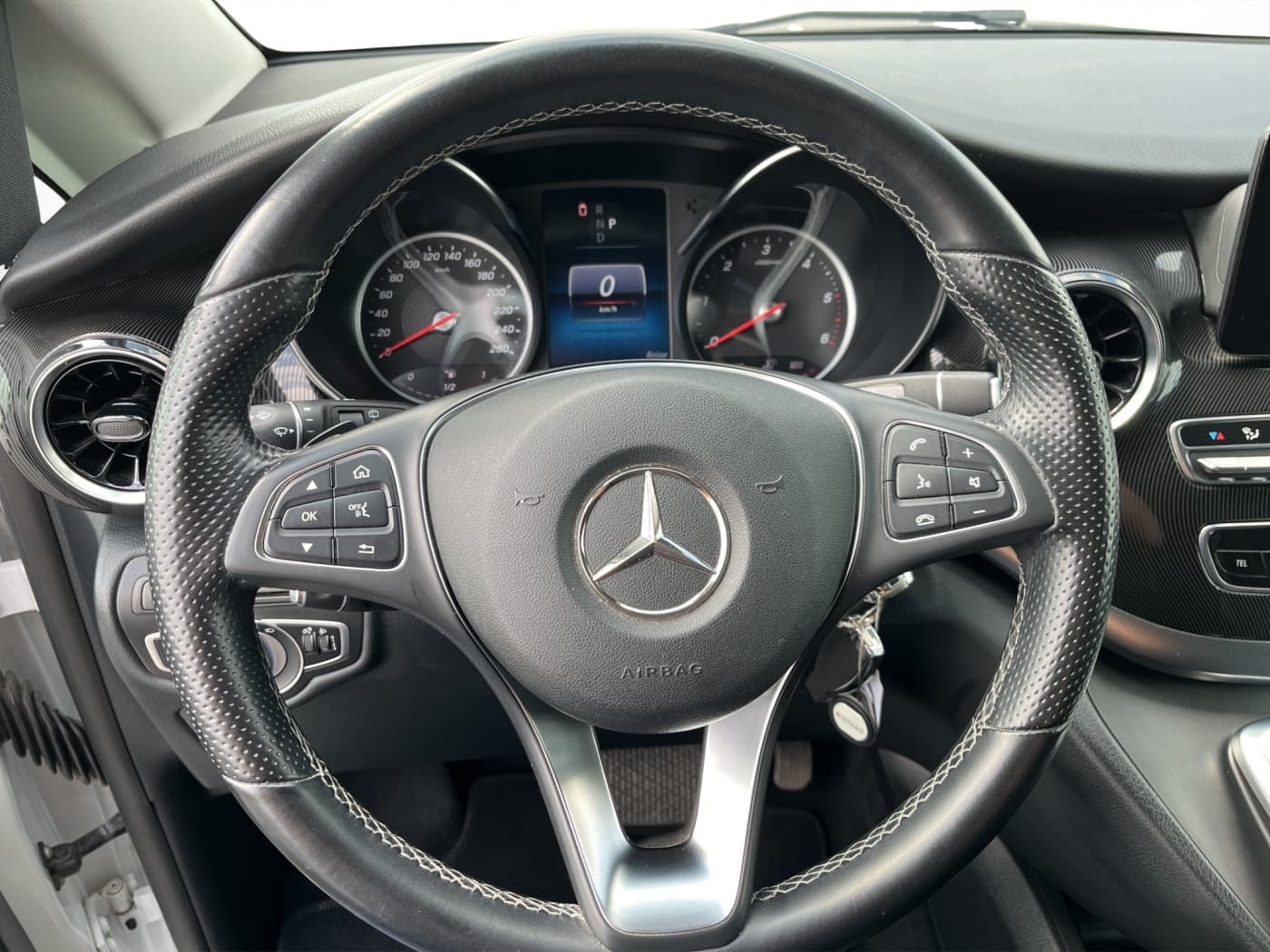 Mercedes-Benz V 220 d RISE Bild 9