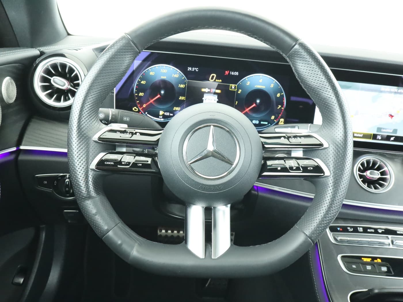 Mercedes-Benz E 200 Coup Bild 11
