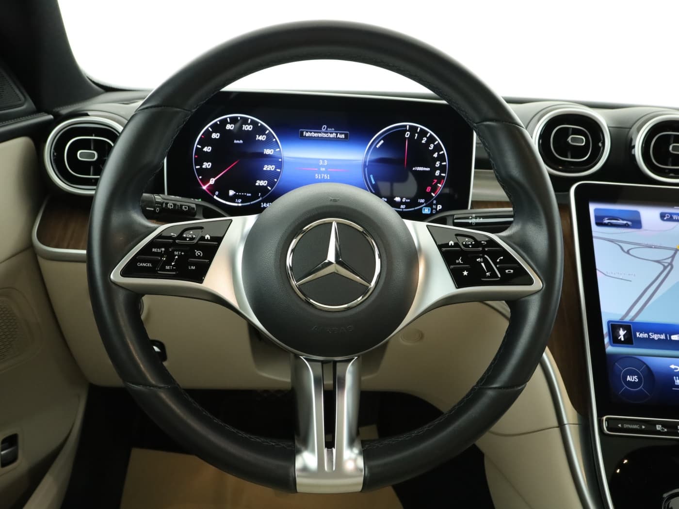 Mercedes-Benz C 300 e T Bild 11