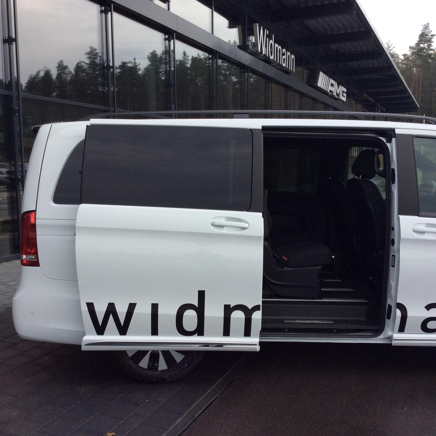 Mercedes-Benz EQV 300 lang (7 Sitzer) Bild 11