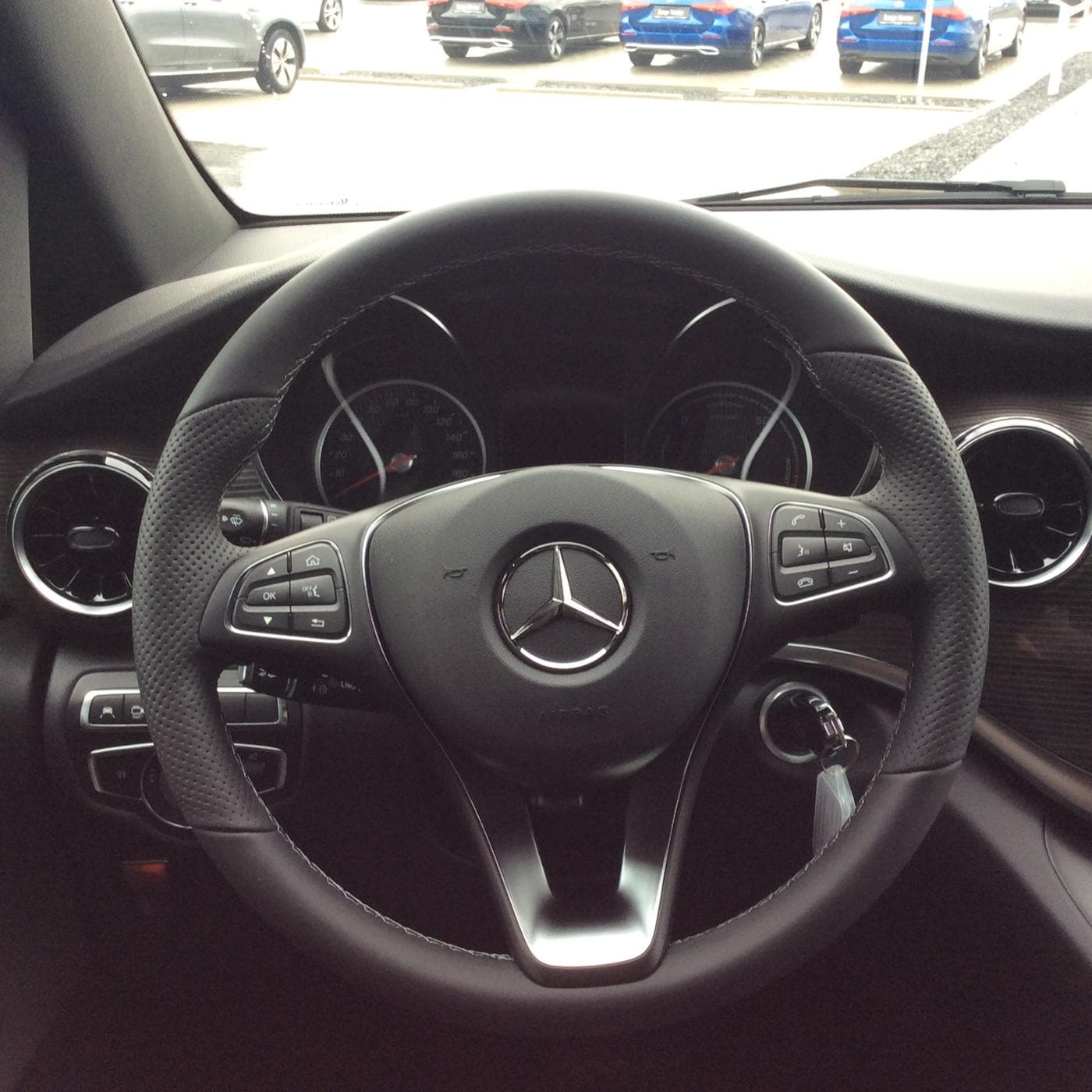 Mercedes-Benz EQV 300 lang (7 Sitzer) Bild 18