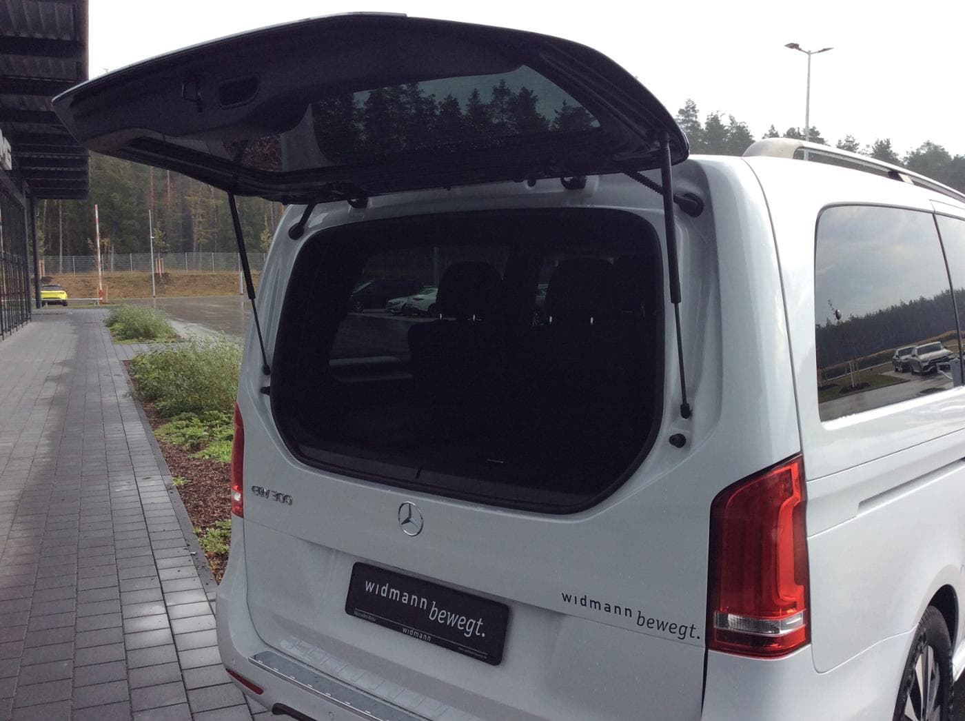 Mercedes-Benz EQV 300 lang (7 Sitzer) Bild 7