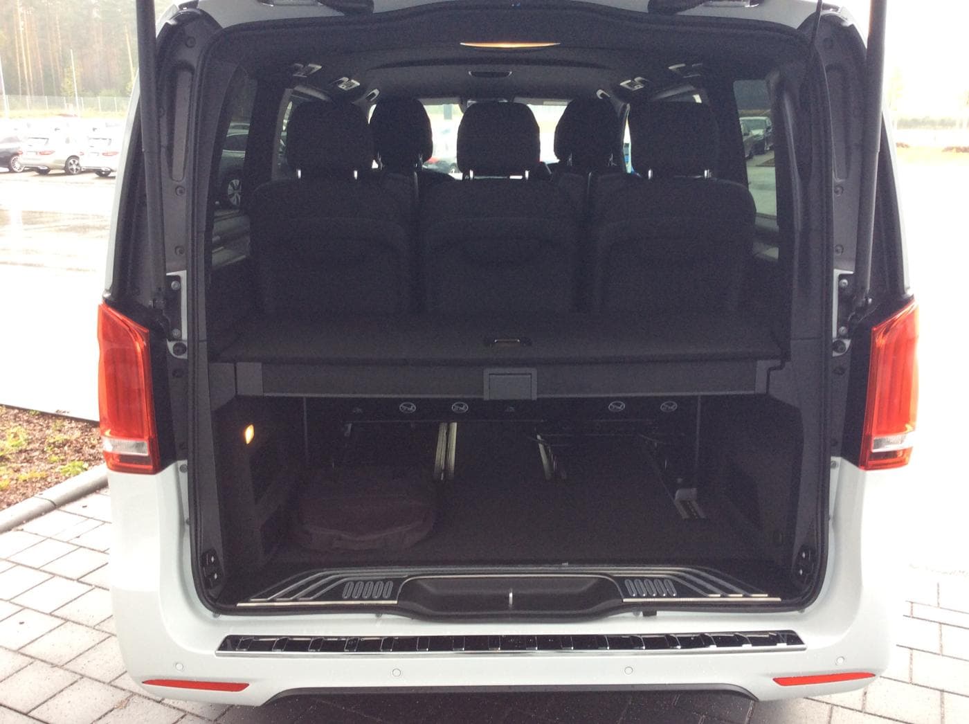 Mercedes-Benz EQV 300 lang (7 Sitzer) Bild 8