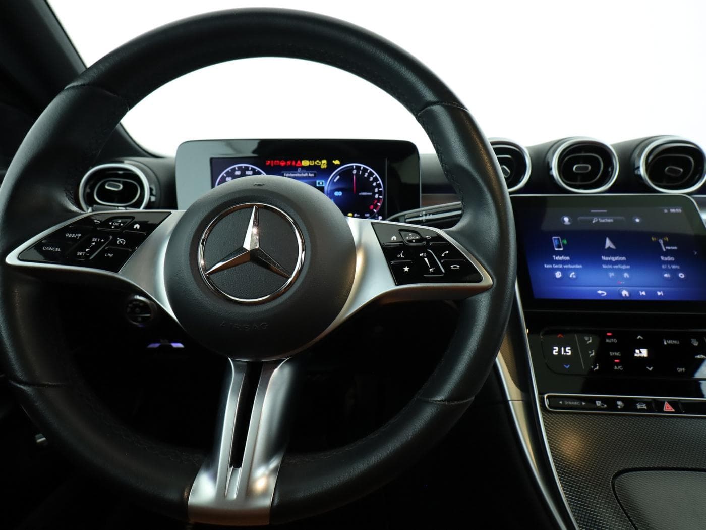 Mercedes-Benz C 300 e T Bild 11