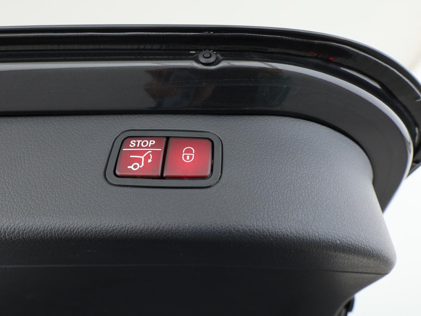 Mercedes-Benz C 300 e T Bild 24