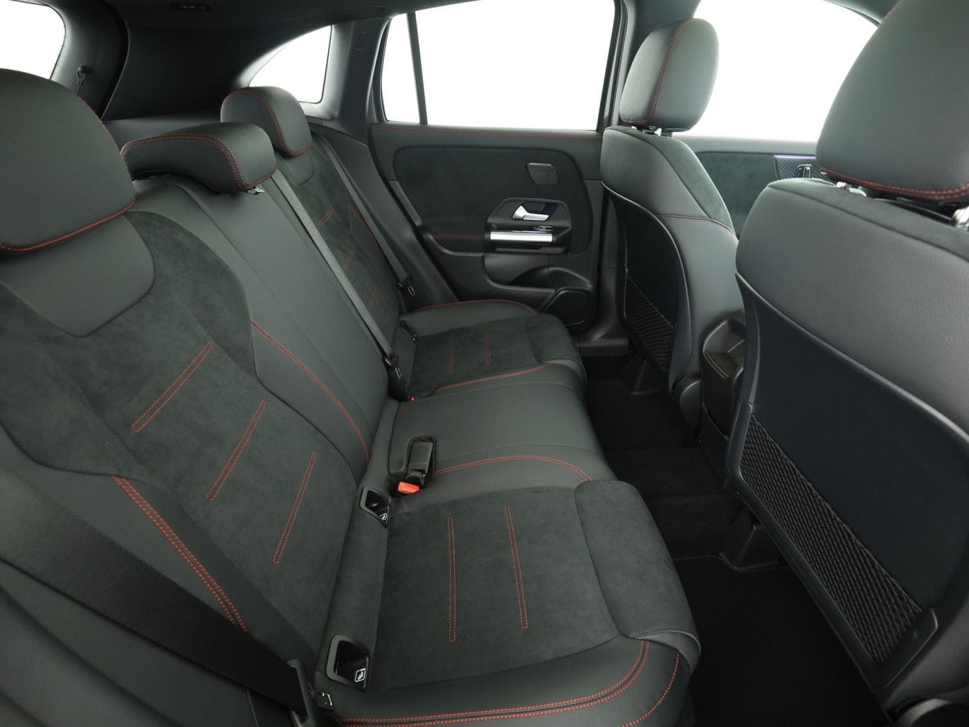 Mercedes-Benz GLA 220 4MATIC Bild 27