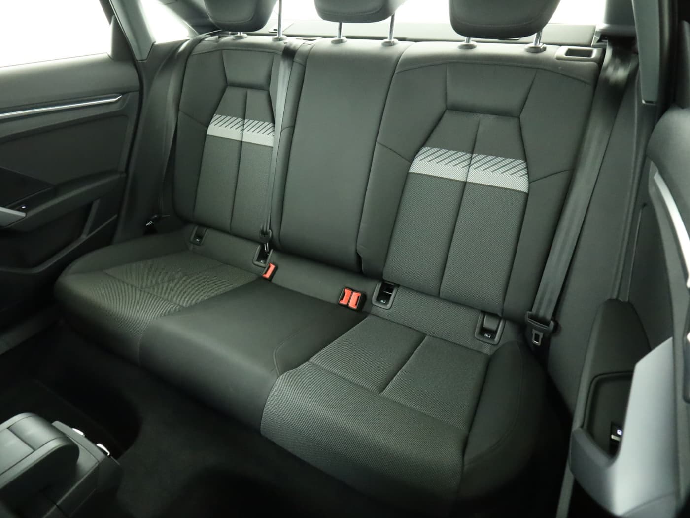 Audi A3 Lim 35 2.0 TDI Bild 18