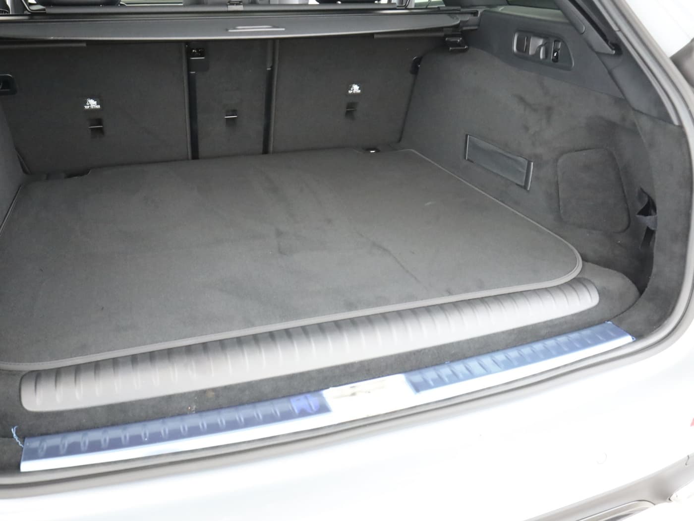 Mercedes-Benz E 300 de 4MATIC T-Modell mit EQ Hybrid Technologie Bild 23