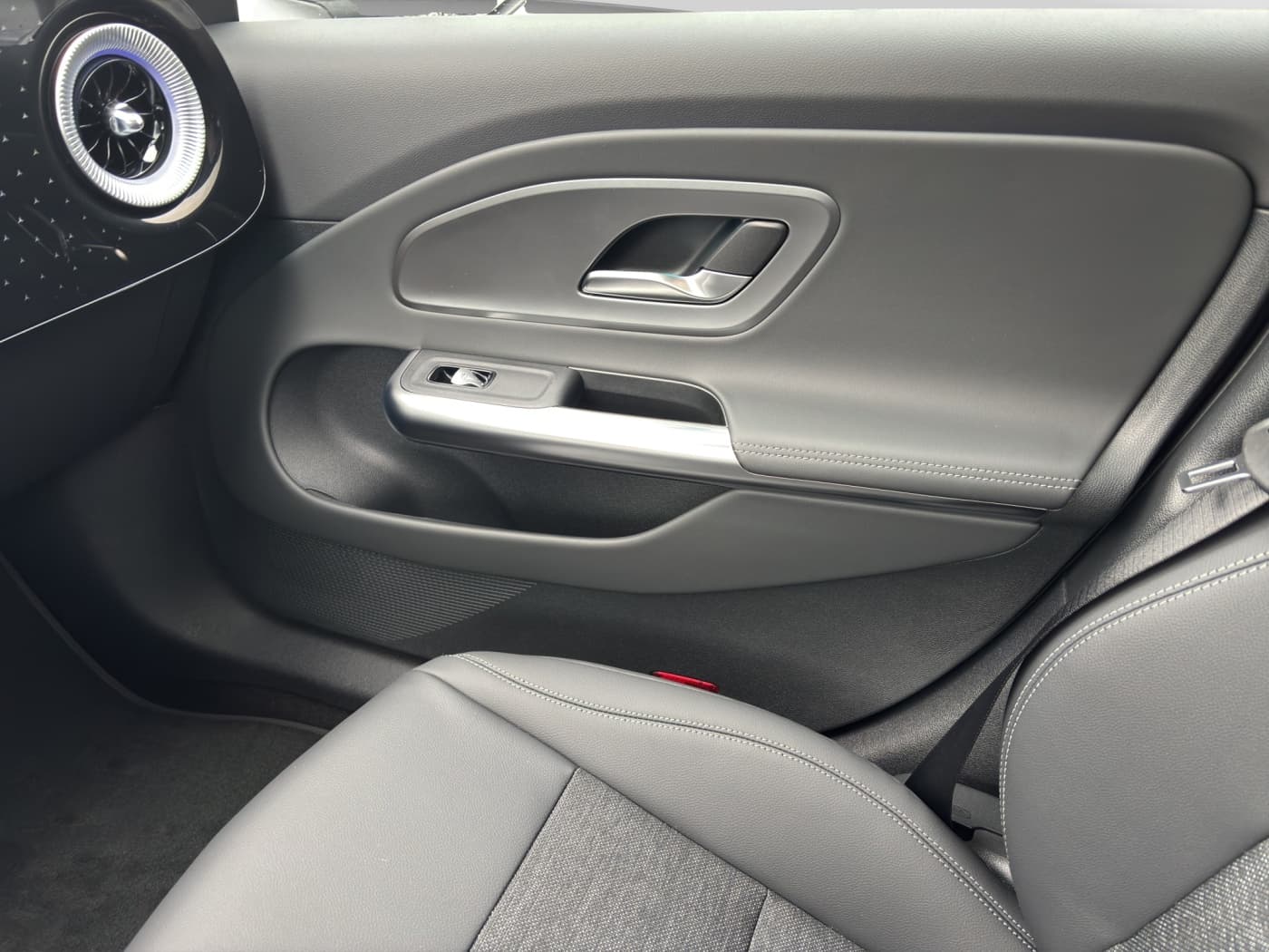 Mercedes-Benz CLA 180 Bild 14