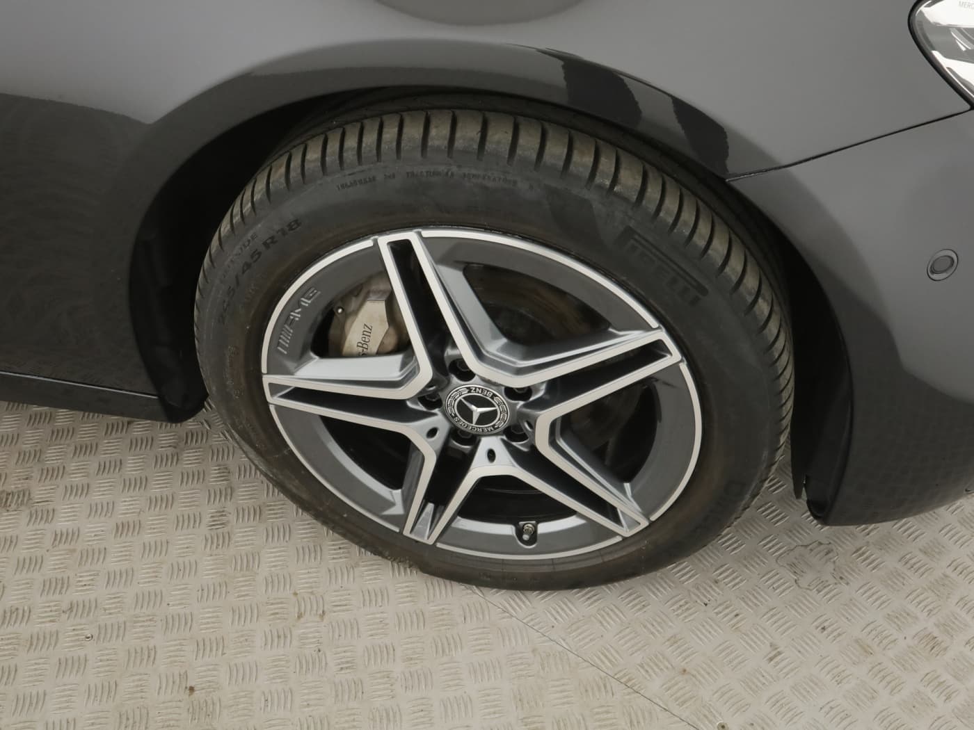 Mercedes-Benz E 300 de 4M T Bild 21