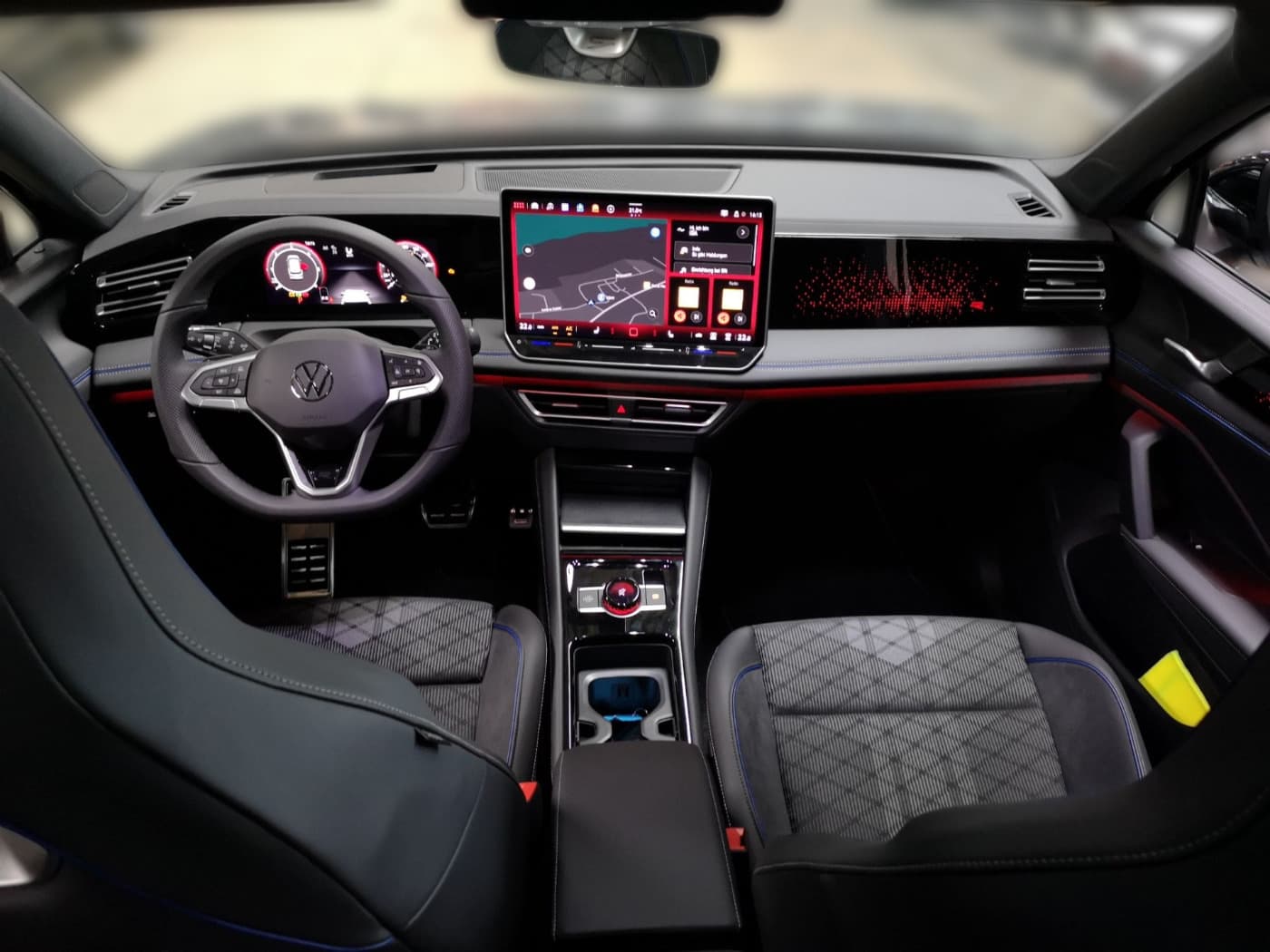 Volkswagen Tiguan R-Line 2.0 l TDI 4MOTION DSG Bild 11